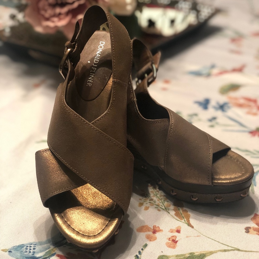 Donald J Pliner Like New Platform Sandals 6.5